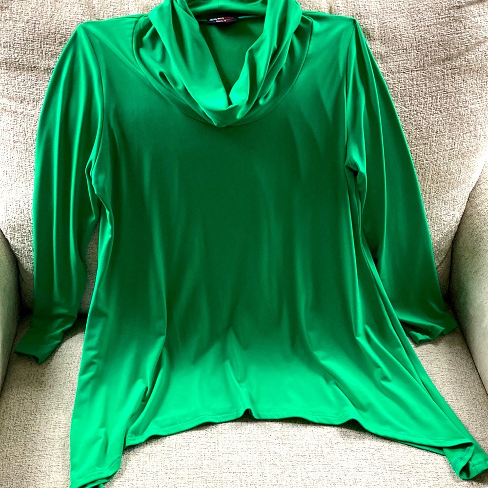 Andria Lieu Collection women bright green top oversized turtleneck 100% rayon L